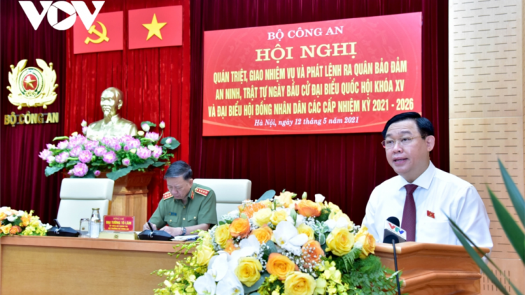 Chủ tịch Quốc hội: Pa dưr xa nay bh’rợ bha lâng âng lực lượng vũ trang coh bh’rợ zư lêy t’ngay bầu cử