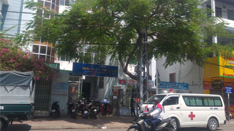 Khánh Hòa: Trung tâm ch’mêêt lêy pr’luh cr’ay bơơn đoọng bhrợ têng bh’rợ xét nghiệm SARS-CoV-2.