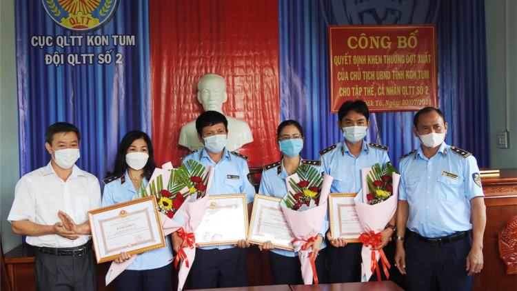 Khen thưởng pâm bhroọt bh’nơơn zư lêy chr’năp Sâm Ngọc Linh Kon Tum