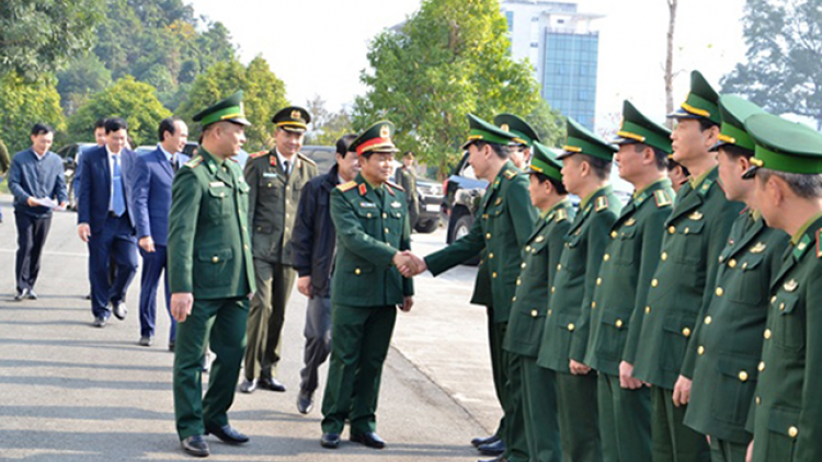 Phó Chủ tịch Quốc hội Đỗ Bá Tỵ pa đơp đoọng 1 r’bhâu bêệ j’nuum ngăn ha đhanuôr acoon coh lum pr’ăt tr’mông zr’năh k’đhap đhị tỉnh Lào Cai