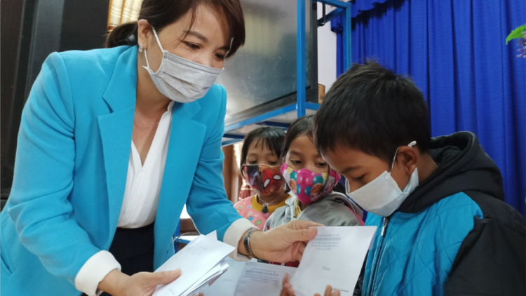 Sở Lao động, Thương binh lâng Xã hội Quảng Nam đoọng 50 hun học bổng ha học sinh Tây Giang