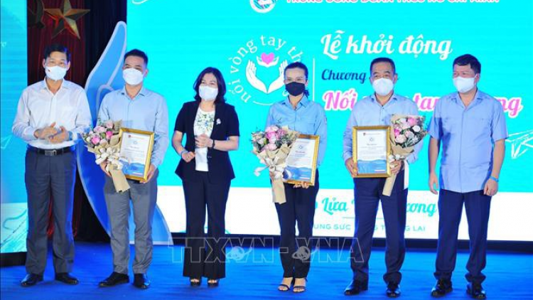 Bh’rợ: Pr’têệt gr’ving têy cr’er da dêr - Zooi p’niên pa nar tu pr’luh cr’ăy Covid-19