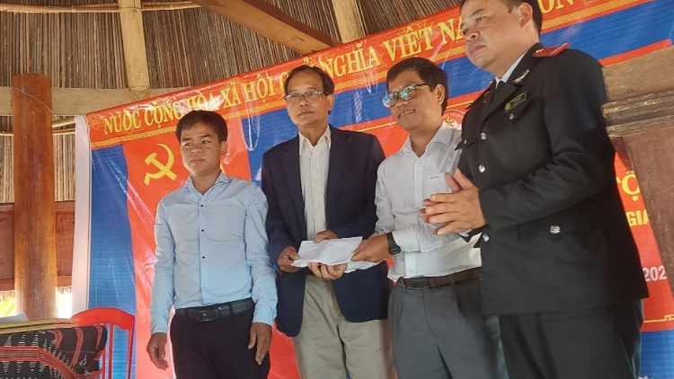 10 bhươl cr’noon tr’haanh coh chr’hoong Tây Giang bhrợ têng t’ngay bhiệc bhan đại đoàn kết