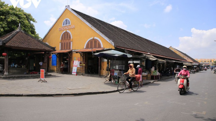 Phố cổ Hội An lọong p’loọng t’pâh t’mooi