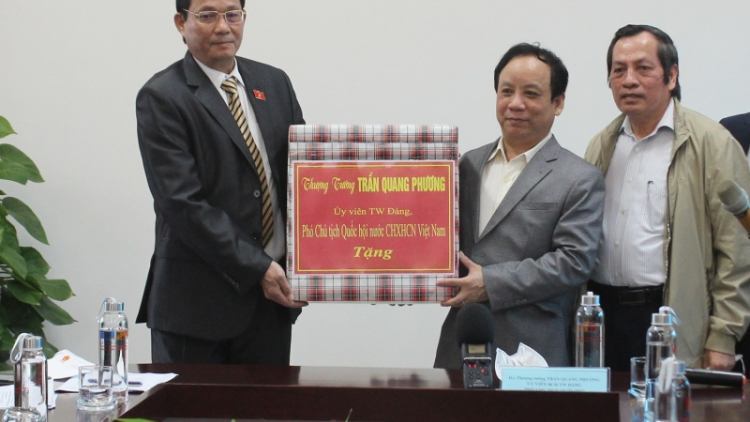 Phó Chủ tịch Quốc hội Trần Quang Phương bhrợ bhiệc lâng thành phố Đà Nẵng