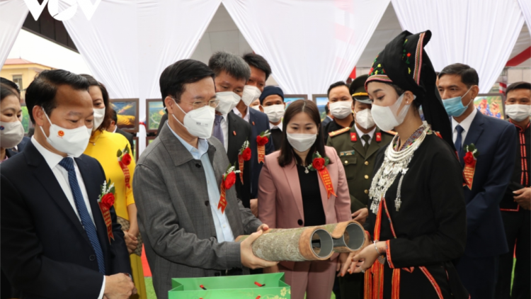 Thường trực Ban Bí thư Võ Văn Thưởng pâh t’ngay bhiệc bhan Đại đoàn kết zập acoon coh tỉnh Yên Bái