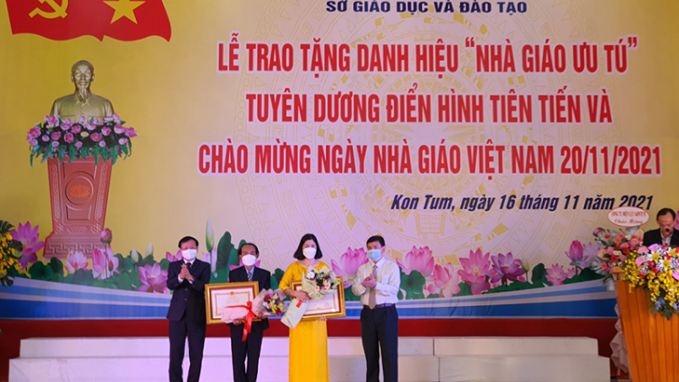 Cher đoọng ch’ner: Nhà giáo ưu tú lâng haanh deh apêê liêm loom ha ngành giáo dục