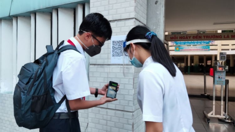 TP.HCM: Học sinh khối lớp 9 lâng lớp 12ớcho cớ ooy trường đhị pr’đơợ têêm ngăn cha groong pr’lúh cr’ay