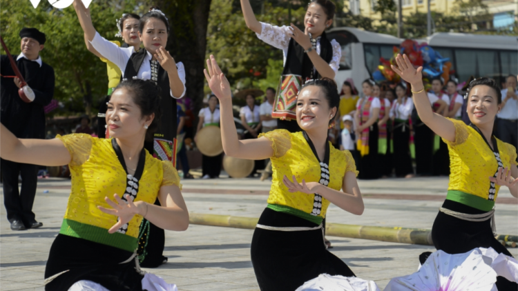 Prá xay năc đoọng xoè Thái ăt coh t’nooi c’kir văn hoá bha lang k’tiêc