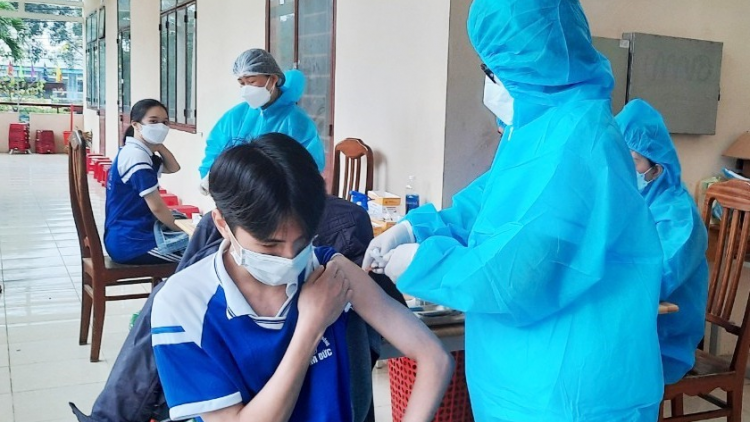 Chr’hoong Phước Sơn- Quảng Nam tiêm vắc xin Covid-19 đoọng ha p’niên tơợ 15- 18 c’moo
