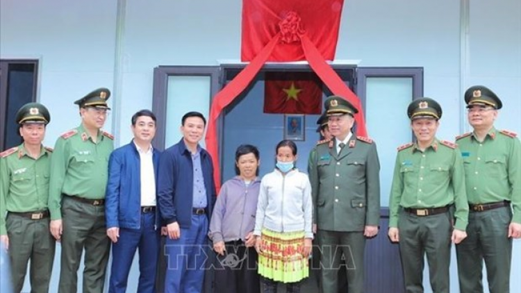 Bộ trưởng Bộ Công an pa đơp đoọng đong ha pr’loọng đha rưt coh Mường Lát