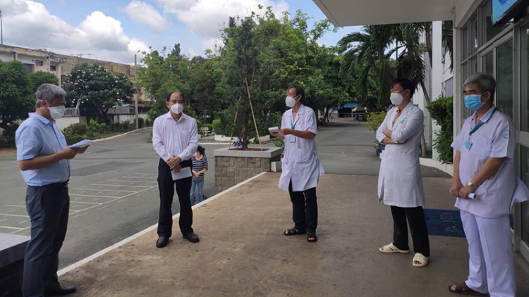 Zâp bệnh viện nắc lêy cha mêết nhâm mâng cớ bh’rợ zêl cha groong pr’lúh cr’ay