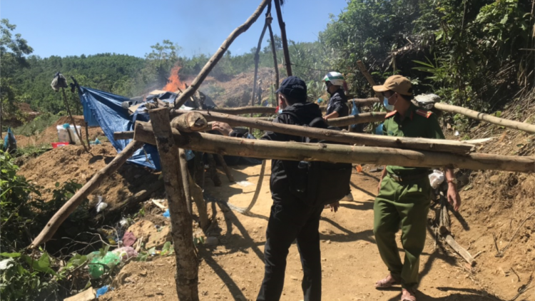 Quảng Nam: n’jâh, ooch lơi 12 bệê pớ đoọng ặt bhrợ têng vàng lết xa nay đhị Bồng Miêu