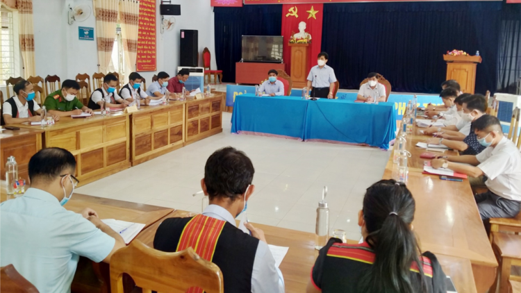 Phó Bí thư Thường trực Tỉnh uỷ Quảng Nam bhrợ bhiệc lâng Đảng uỷ chr’val Phước Chánh, chr’hoong Phước Sơn đắh bh’rợ pa dưr Đảng