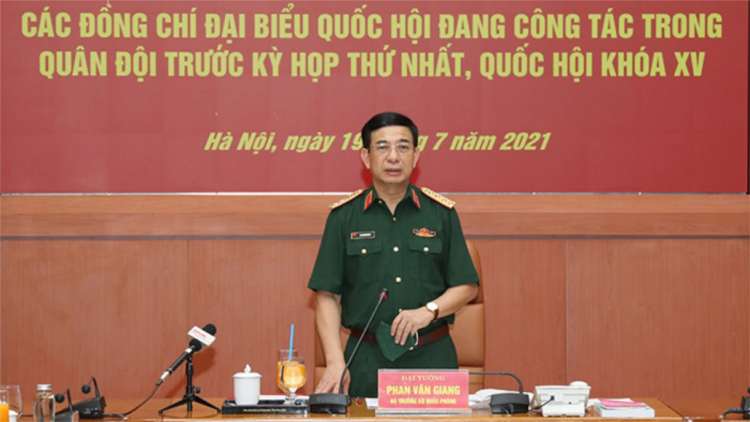 Bộ Quốc phòng tr’lum mặt lâng apêê đại biểu Quốc hội pa bhrợ coh quân đội