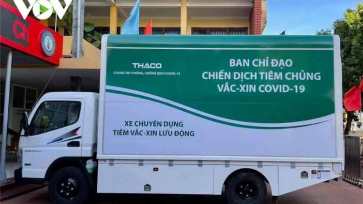 CDC Quảng Nam đương đơp xe chuyên dụng tiêm Văc xin lưu động cha groong Covid-19