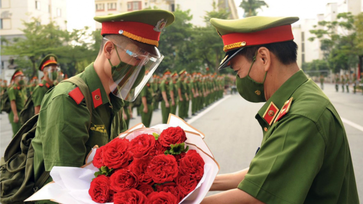 K’nặ 1 r’bhâu cha năc manuyh pa dưah đh’reh cr’ăy; cán bộ, học viên Công an nhân dân dưr lướt zooi miền Nam