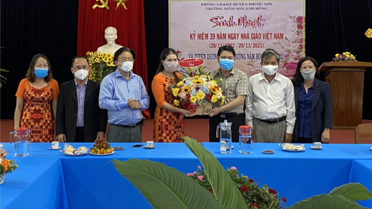 Bh’cộ tỉnh Quảng Nam hơnh deh t’ngay Nhà giáo Việt Nam đhị Phước Sơn