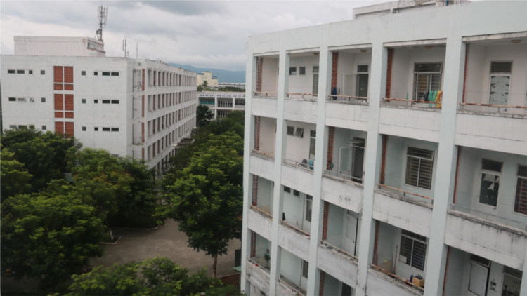 Bộ đội đấh hân lêy zúp príh doóh pa liêm ký túc xá sinh viên đoọng bhrợ bệnh viện dã chiến g’lúh 2 coh Đà Nẵng