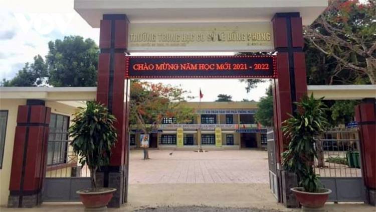 Quảng Ngãi: Mưy bhrợ khai giảng đhị mưy trường