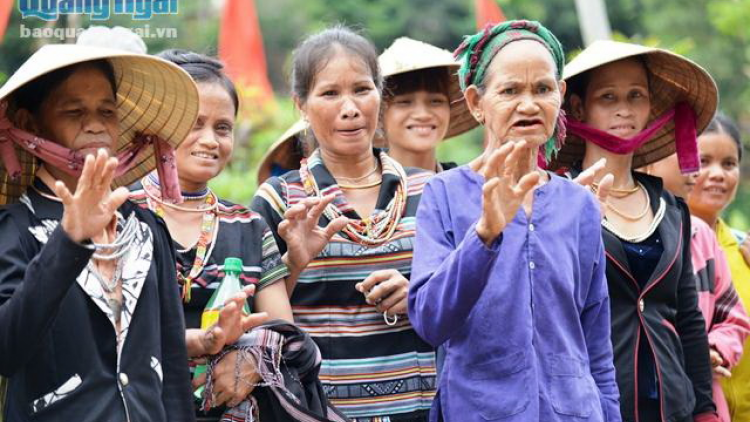 Bhiệc bhan zước nhăn râu pr’đoọng pr’đhooi âng manứih H’rê