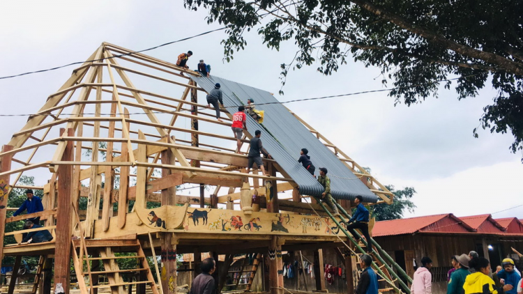 Trao đổi: “Gươl truyền thống của người Cơ Tu”Thự hiện: Jumi Sĩ Khách mời: Anh Pơ Loong Plênh-Cán bộ Phòng Văn hoá-Thông tin  huyện Tây Giang, tỉnh Quảng Nam.