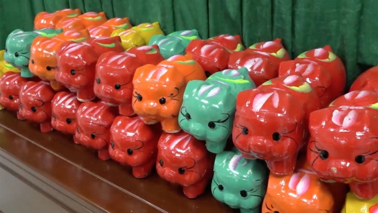 Nuôi “heo đất”, góp nghĩa tìnhBăn “a’ọc k’tiếc”,  chroi k’rong loom ta nih
