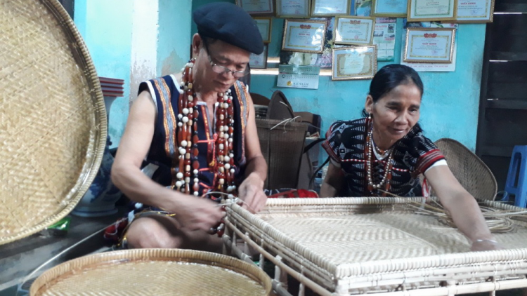 T’cooh Alăng Phương: Tr’pang têy z’hai g’lăng coh bh’rợ taanh dzăc âng ma nưih CơTu