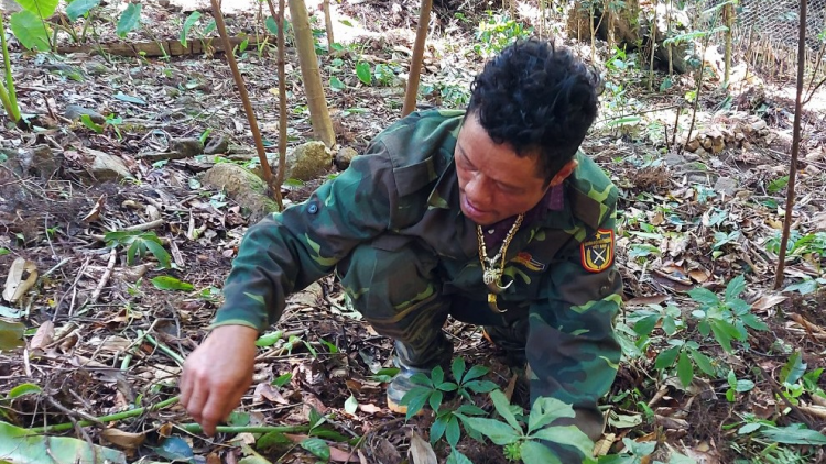 Cựu chiến binh ma nuyh Xê Đăng bhrợ cha choom