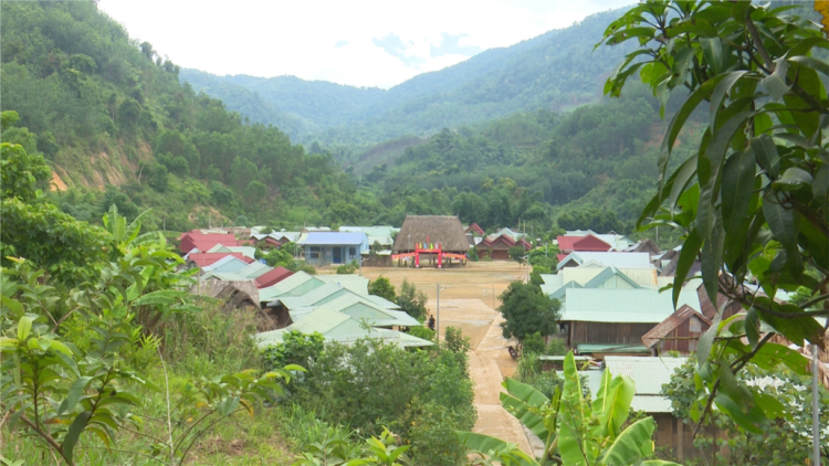 Tây Giang bhrợ pa dưr “vel bhươl t’mêê lâng 9 vêy, 5 căh”