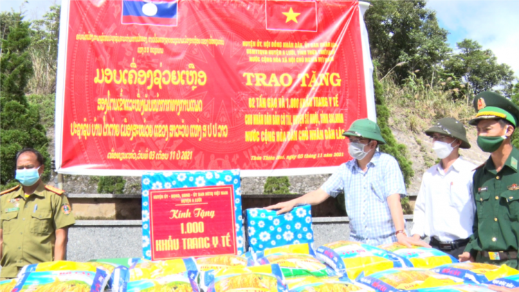 Chr’hoong A Lưới, tỉnh Thừa Thiên Huế: Cher đoọng cha na đh’năh lâng pr’đươi y tế đoọng ha đhanuôr Lào