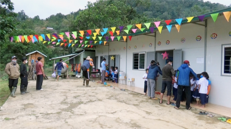 Nam Trà My doó dzợ vêy phòng học ba bơơ đhị trường vel