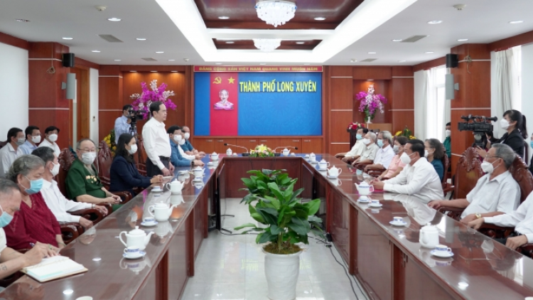 Phó Chủ tịch Thường trực Quốc hội Trần Thanh Mẫn lum, đoọng pr’hêl ha pr’loọng đong chính sách đhị tỉnh An Giang