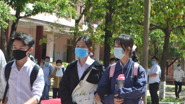 Quảng Bình đoọng học sinh đhêy học tơợ t’ngay 11/5