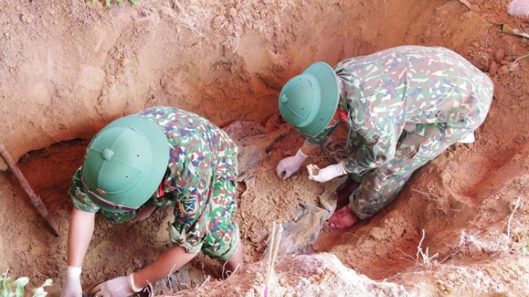 Quảng Trị: Bơơn lêy n’hang 2 liệt sĩ coh toor đong đha nuôr