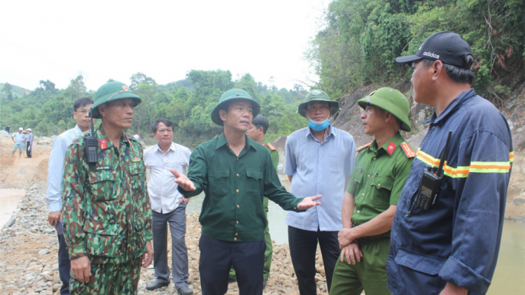 Đương ra văng loọng đac a boc thủy điện Rào Trăng 4 đoọng chơơc lêy apêê bil tic coh thủy điện Rào Trăng 3