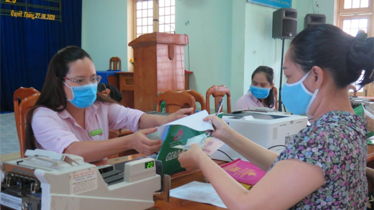 Tơợ t’ngay 30/3, apêê pr’loọng đong t’mêê z’lâh đha rưt năc cớ bơơn vă zên tơợ Ngân hàng Chính sách Xã hội