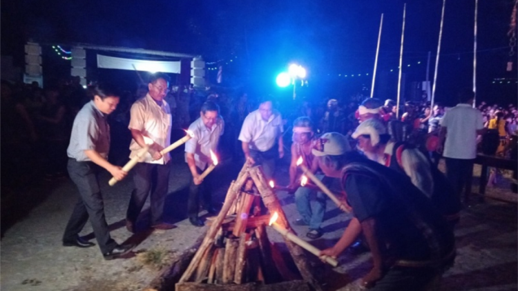 R’rộ r’răm Tết tợơp ha roo zr’lụ k’coong ch’ngai Bình Thuận