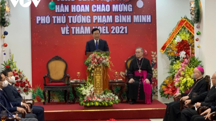 Phó Thủ tướng Thường trực Chính phủ Phạm Bình Minh hơnh deh Giáng sinh đhị Huế