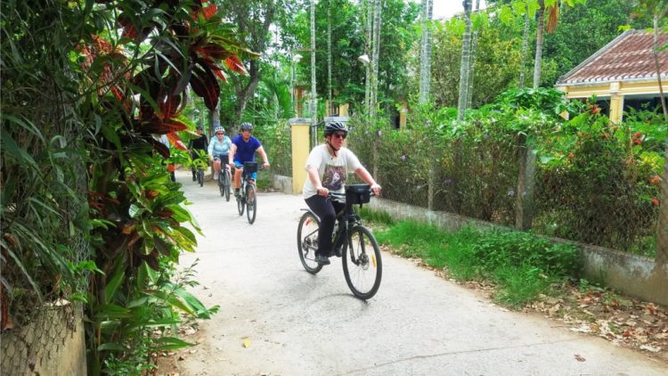 Ban Văn hoá- xã hội HĐND tỉnh Quảng Nam lươt ch’mêệt lêy pazêng zr’lụ du lịch đhị Nông Sơn