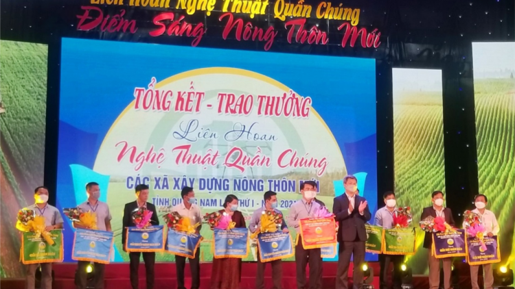 Bhiệc bhan Nghệ thuật quần chúng bhrợ têng bhươl cr’noon t’mêê: Hội An bơơn ch’ner tr’nơơp pazêng c’bhuh
