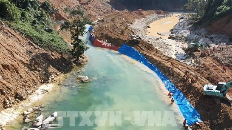 Đong máy thuỷ điện A Lưới nắc pa ang cớ điện moọt c’xêê 4/2021
