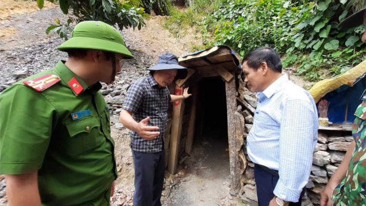 Lêy cha mêết zâp bãi vàng bhrợ têng cắh liêm crêê đhị bhươn K’tiêc k’ruung Sông Thanh Quảng Nam