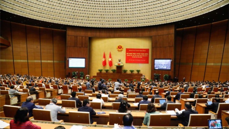 Đại biểu Quốc hội lâng đha nuôr prang k’tiêc bhui har bêl t’cooh Nguyễn Xuân Phúc bơơn Quốc hội k’đươi bhrợ Chủ tịch k’tiêc k’ruung
