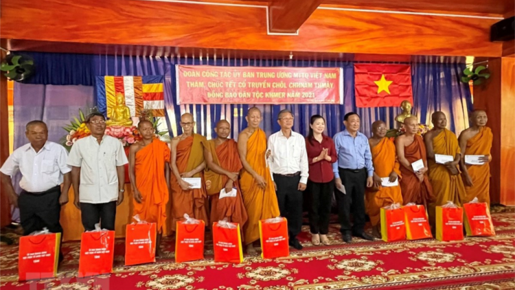 Ủy ban Trung ương Mặt trận Tổ quốc hơnh déh Tết Chôl Chnăm Thmây