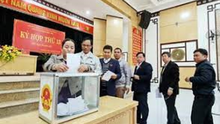 T’coóh Tơ Ngôl Với bơơn bầu k’đhơợng zư Phó Chủ tịch UBND chr’hoong Nam Giang