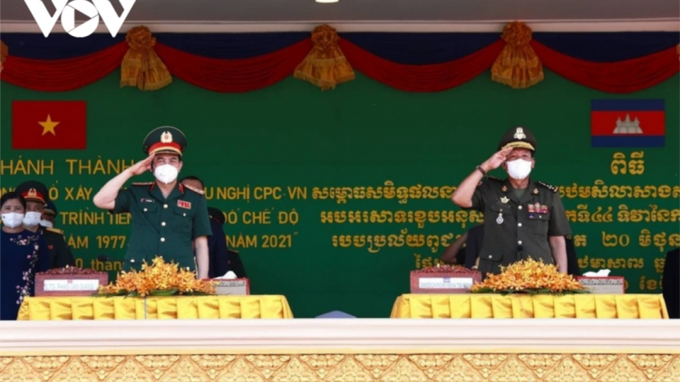 Hơnh deh 44 cmoo t’ngay Thủ tướng Hun Sen tươc Việt Nam chơơc lêy c’lâng trông dâc k’tiêc k’ruung