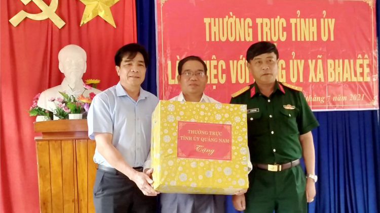 Thường trực Tỉnh uỷ Quảng Nam bhrợ bhiệc lâng Đảng uỷ chr’val Bha Lêê đắh bh’rợ pa dưr Đảng