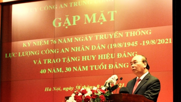 Chủ tịch k’tiêc k’ruung Nguyễn Xuân Phúc pâh tr’lum mặt haanh deh 76 c’moo t’ngay truyền thống Công an Nhân dân