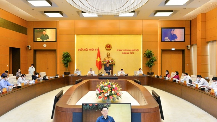 Tơợp bhrợ pr’họp g’lúh 3 âng UBTV Quốc hội